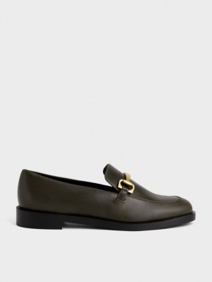 Loafers Charles And Keith Metallic Accent Ελιά | 07964-YTFJ