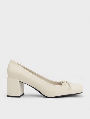 Γοβεσ Charles And Keith Bow Square-toe κρέμα | 42607-TKHW