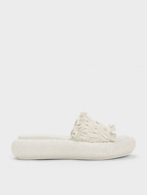 Σαγιοναρεσ Charles And Keith Nuala Ruched Flatforms κρέμα | 59423-AMJP