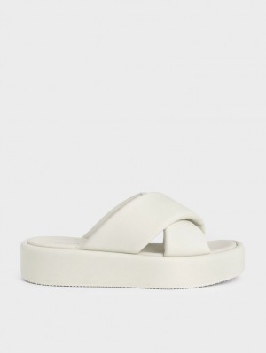Σαγιοναρεσ Charles And Keith Με Επένδυση Crossover Flatforms ασπρα | 29465-CRDG