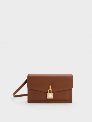τσάντεσ χιαστί Charles And Keith Padlock Envelope σοκολάτα | 01287-UXMK