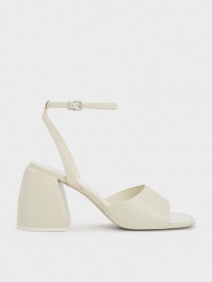 σανδαλια με τακουνι Charles And Keith Χοντρός Block ασπρα | 83729-LKXE