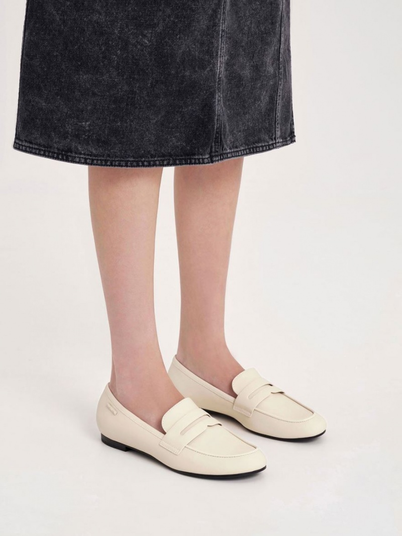 Loafers Charles And Keith Cut-Out Almond toe Penny κρέμα | 97631-ZCPA
