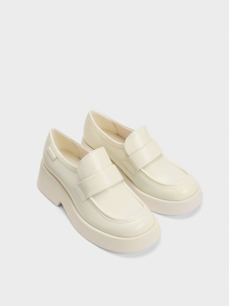 Loafers Charles And Keith Giselle λουρακια Χοντρός λουστρινι κρέμα | 29480-DAVM