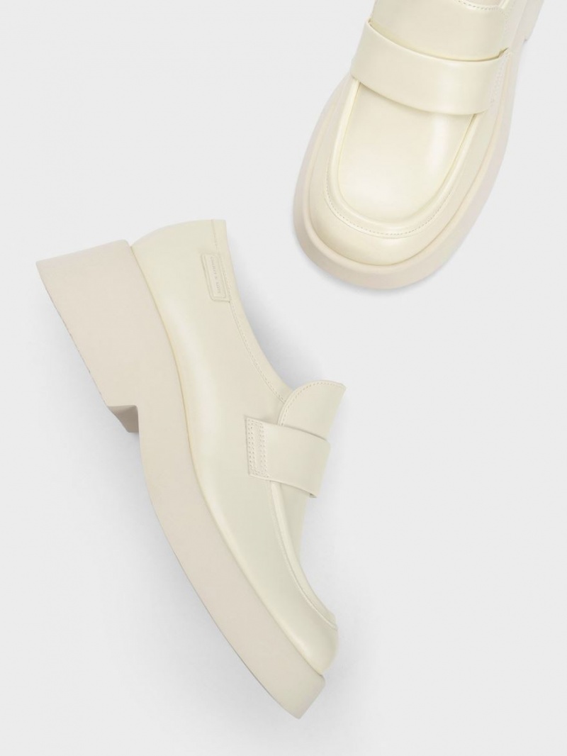 Loafers Charles And Keith Giselle λουρακια Χοντρός λουστρινι κρέμα | 29480-DAVM