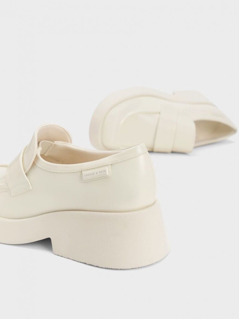 Loafers Charles And Keith Giselle λουρακια Χοντρός λουστρινι κρέμα | 29480-DAVM