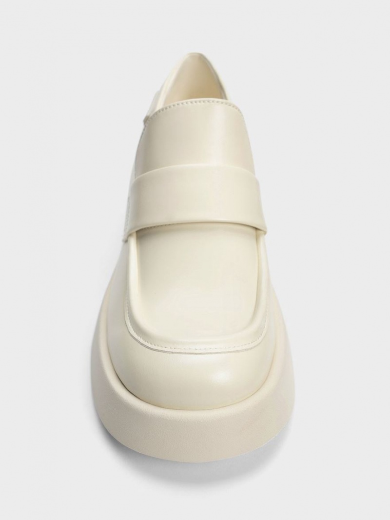 Loafers Charles And Keith Giselle λουρακια Χοντρός λουστρινι κρέμα | 29480-DAVM