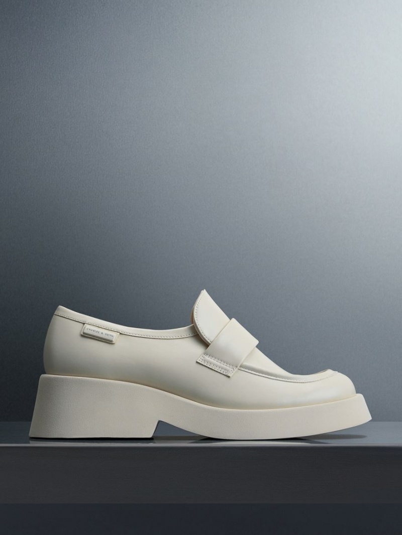 Loafers Charles And Keith Giselle λουρακια Χοντρός λουστρινι κρέμα | 29480-DAVM