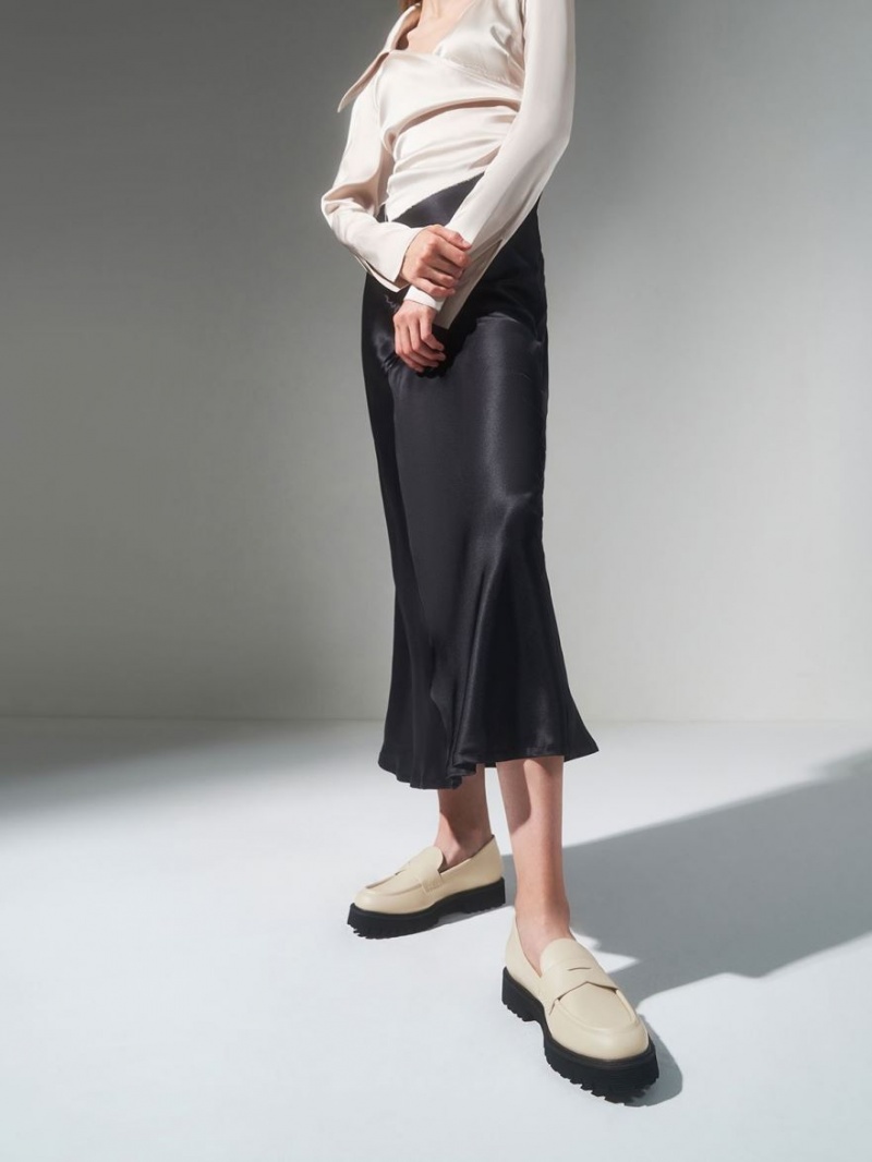 Loafers Charles And Keith Χοντρός Penny κρέμα | 32574-NBRP