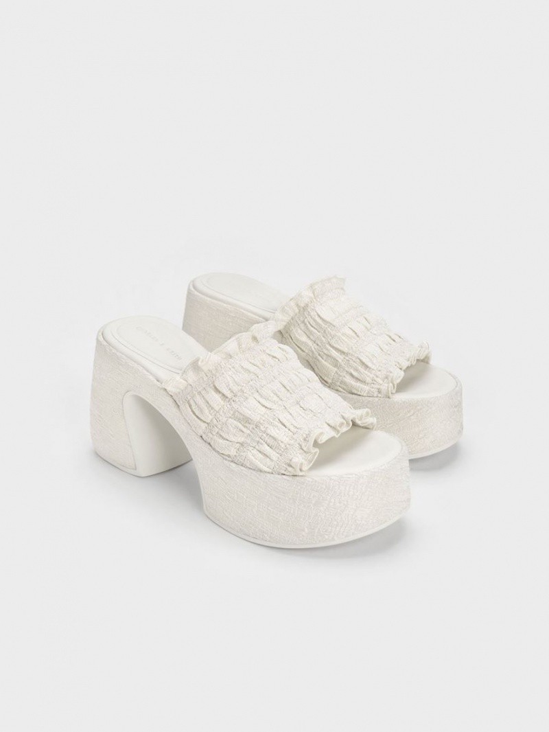 Mules Charles And Keith Nuala Ruched flatforms κρέμα | 72594-BHNV