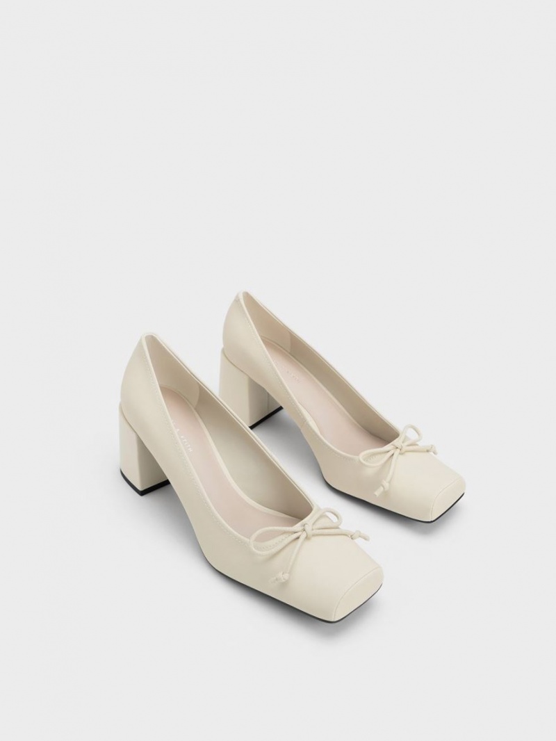 Γοβεσ Charles And Keith Bow Square-toe κρέμα | 42607-TKHW
