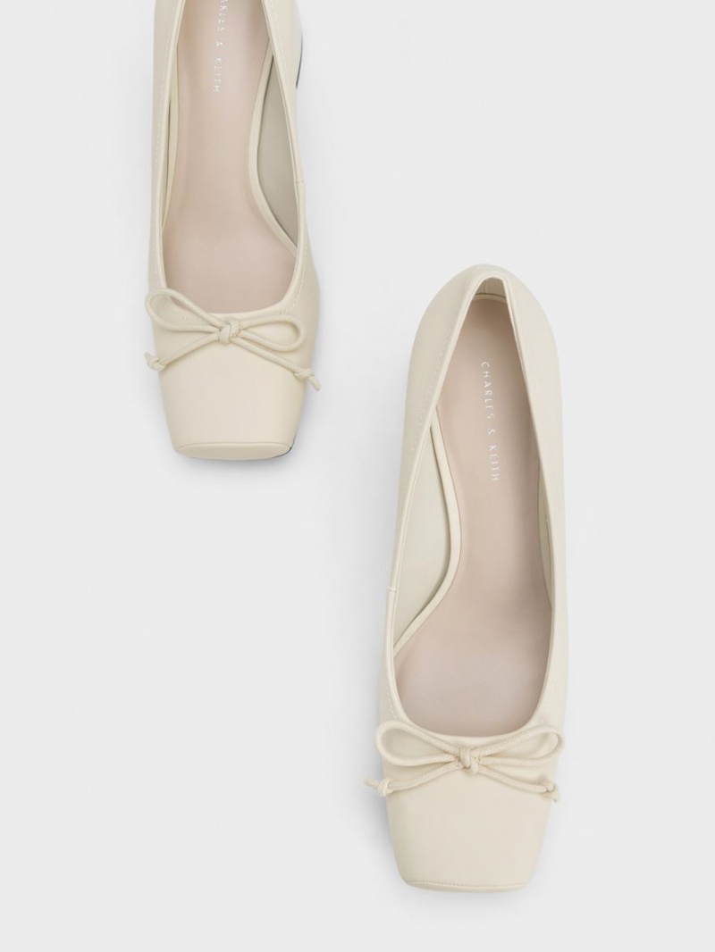 Γοβεσ Charles And Keith Bow Square-toe κρέμα | 42607-TKHW