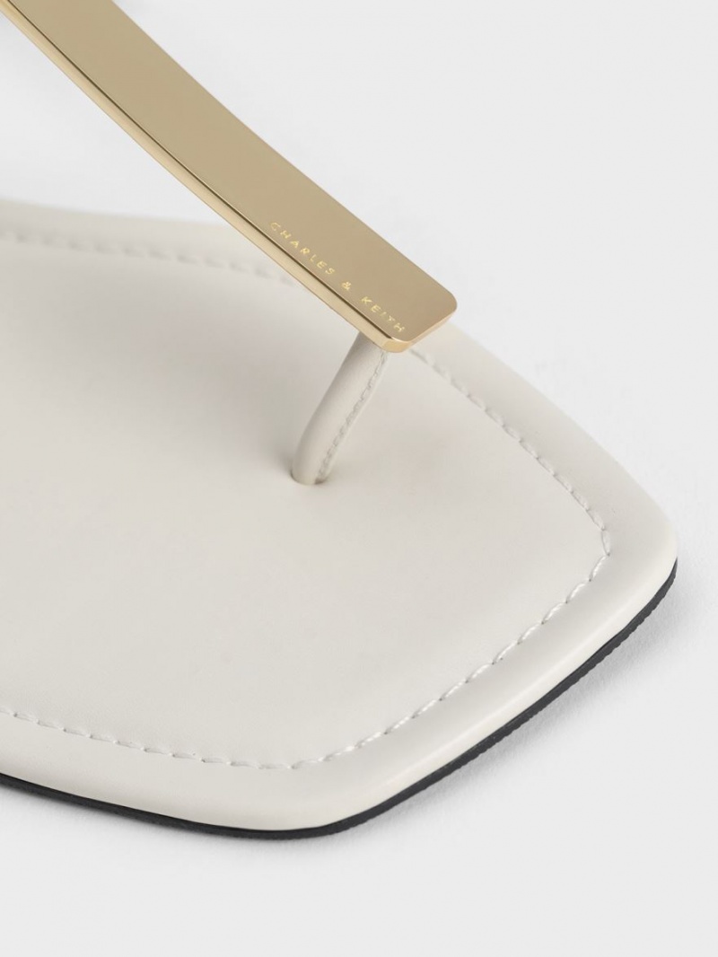 Σανδαλια Charles And Keith Metallic Accent T-Bar Στρινγκ ασπρα | 19804-VNOH