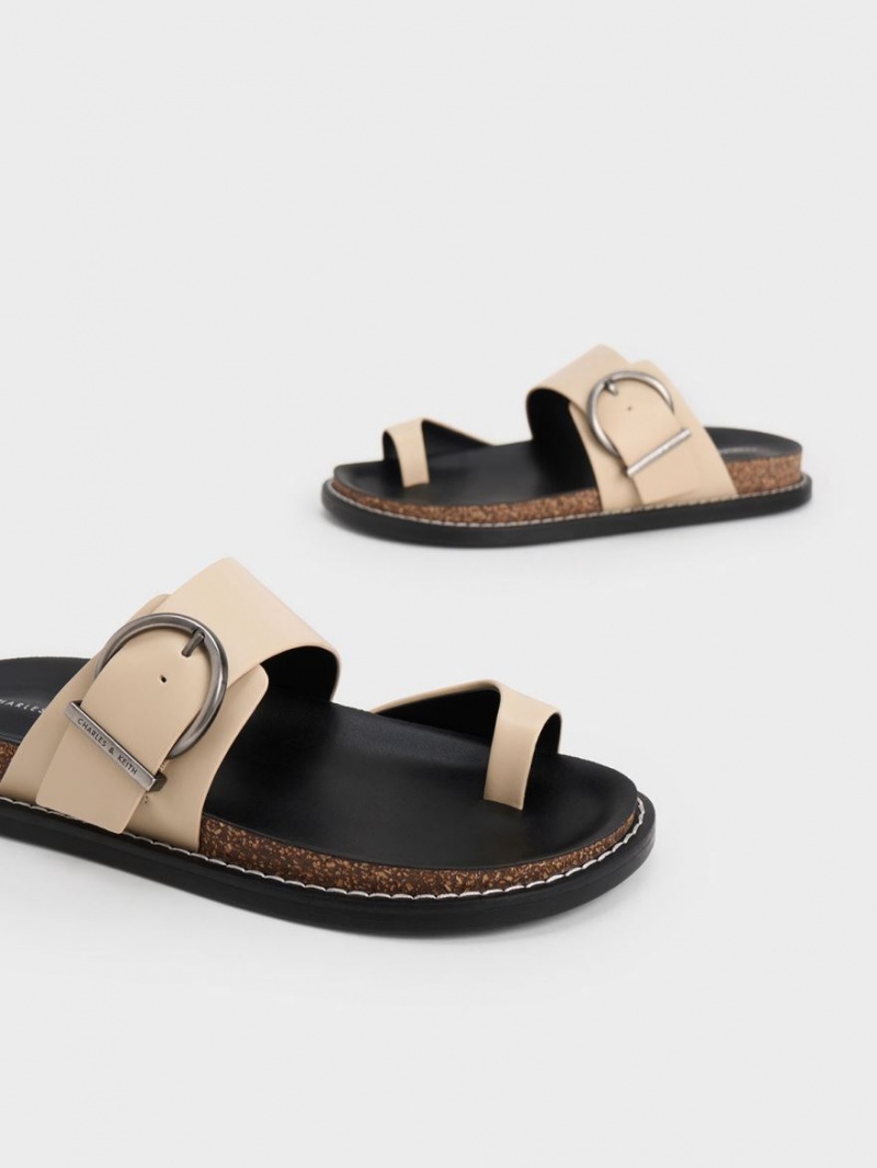 Σανδαλια Charles And Keith Metallic πόρπης toe-Ring Μπεζ | 45803-NHGR