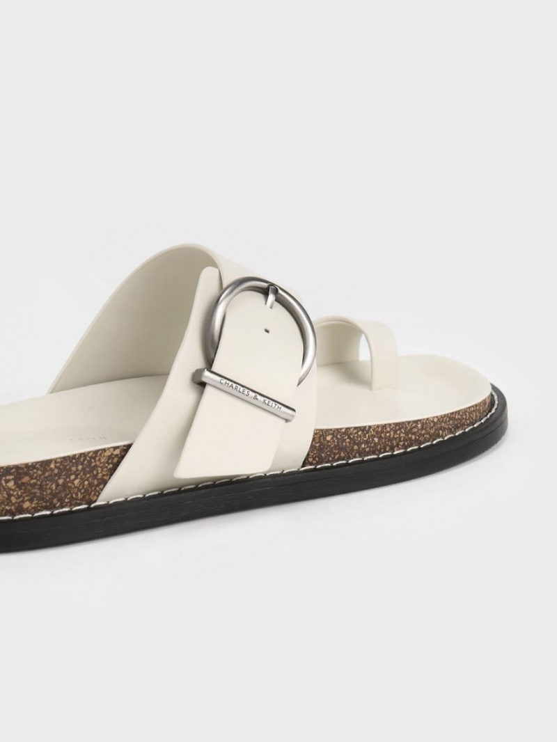 Σανδαλια Charles And Keith Metallic πόρπης toe-Ring ασπρα | 76428-SHTD