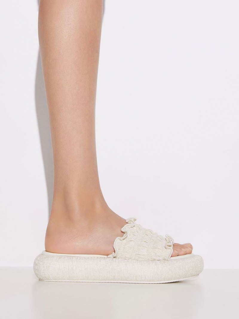 Σαγιοναρεσ Charles And Keith Nuala Ruched Flatforms κρέμα | 59423-AMJP