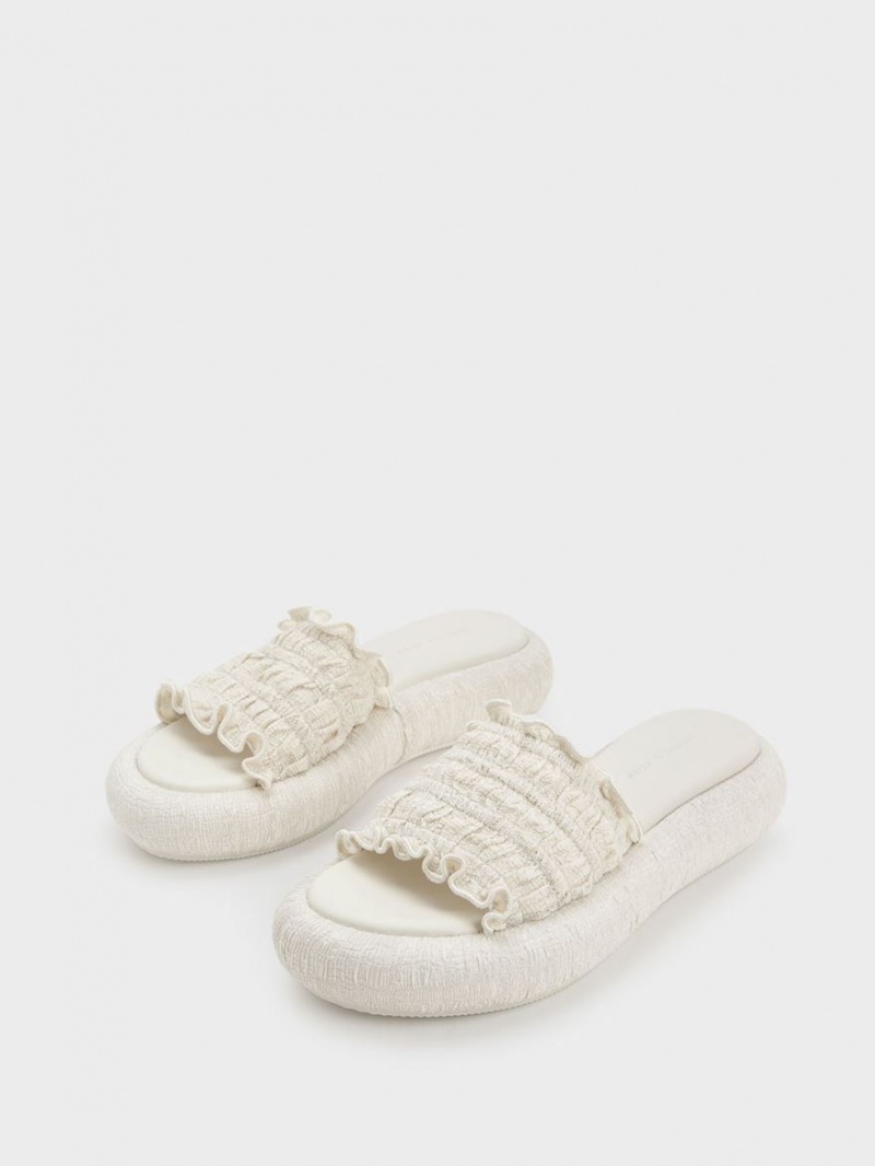 Σαγιοναρεσ Charles And Keith Nuala Ruched Flatforms κρέμα | 59423-AMJP