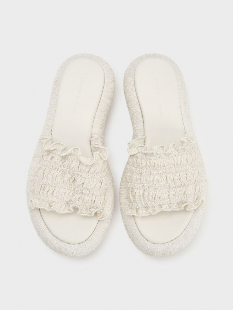 Σαγιοναρεσ Charles And Keith Nuala Ruched Flatforms κρέμα | 59423-AMJP