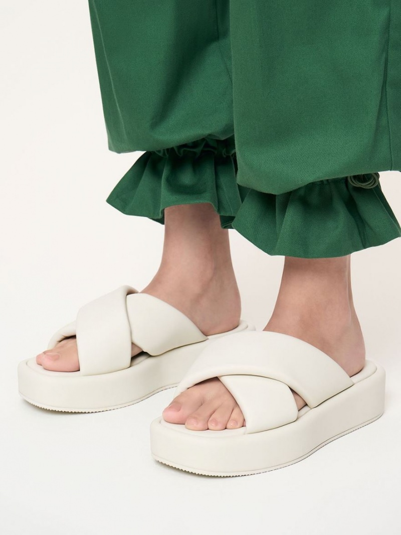 Σαγιοναρεσ Charles And Keith Με Επένδυση Crossover Flatforms ασπρα | 29465-CRDG