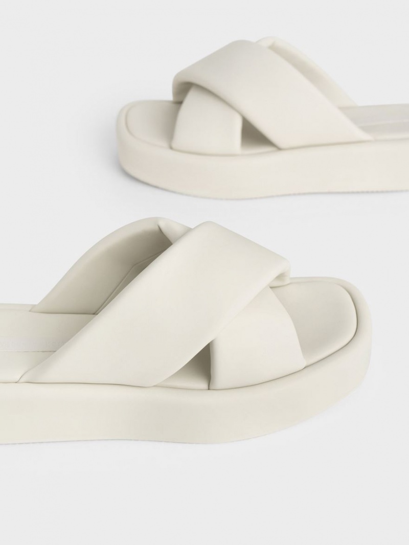 Σαγιοναρεσ Charles And Keith Με Επένδυση Crossover Flatforms ασπρα | 29465-CRDG