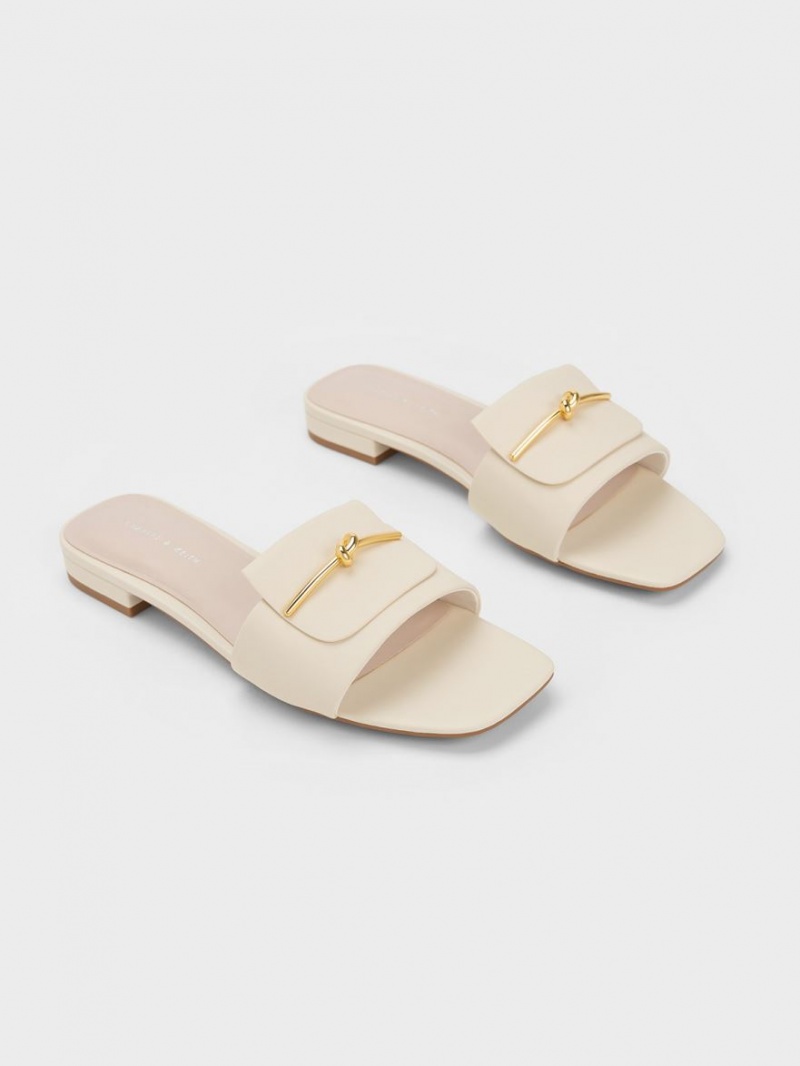 Σανδάλια Slide Charles And Keith Knotted Accent κρέμα | 92731-PHMS