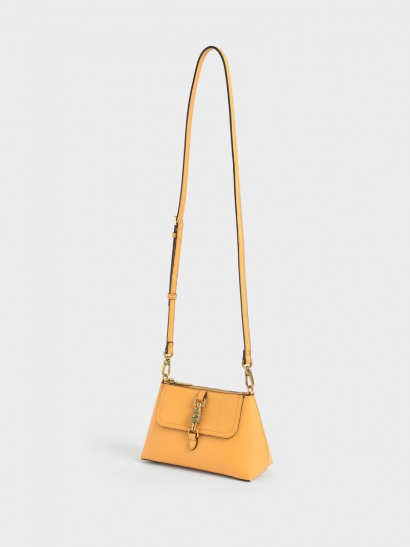 τσαντα χειροσ Charles And Keith Atlas Chain μουστάρδα | 57429-AJTV