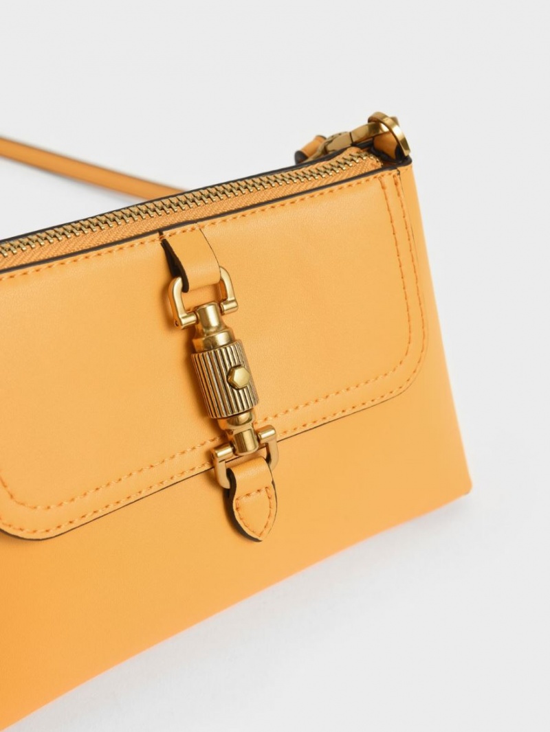 τσαντα χειροσ Charles And Keith Atlas Chain μουστάρδα | 57429-AJTV