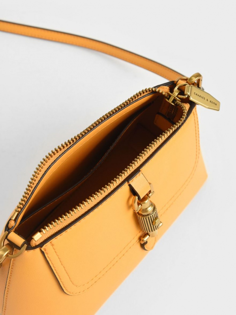 τσαντα χειροσ Charles And Keith Atlas Chain μουστάρδα | 57429-AJTV