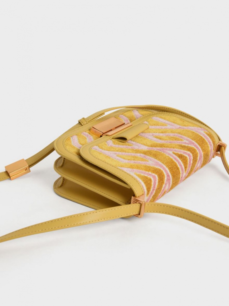τσάντεσ ώμου Charles And Keith Charlot Jacquard Printed μουστάρδα | 56137-OEHA