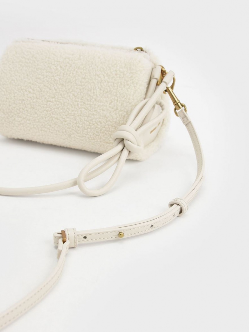τσάντεσ ώμου Charles And Keith Furry Knotted Handle ασπρα | 62537-XTPK