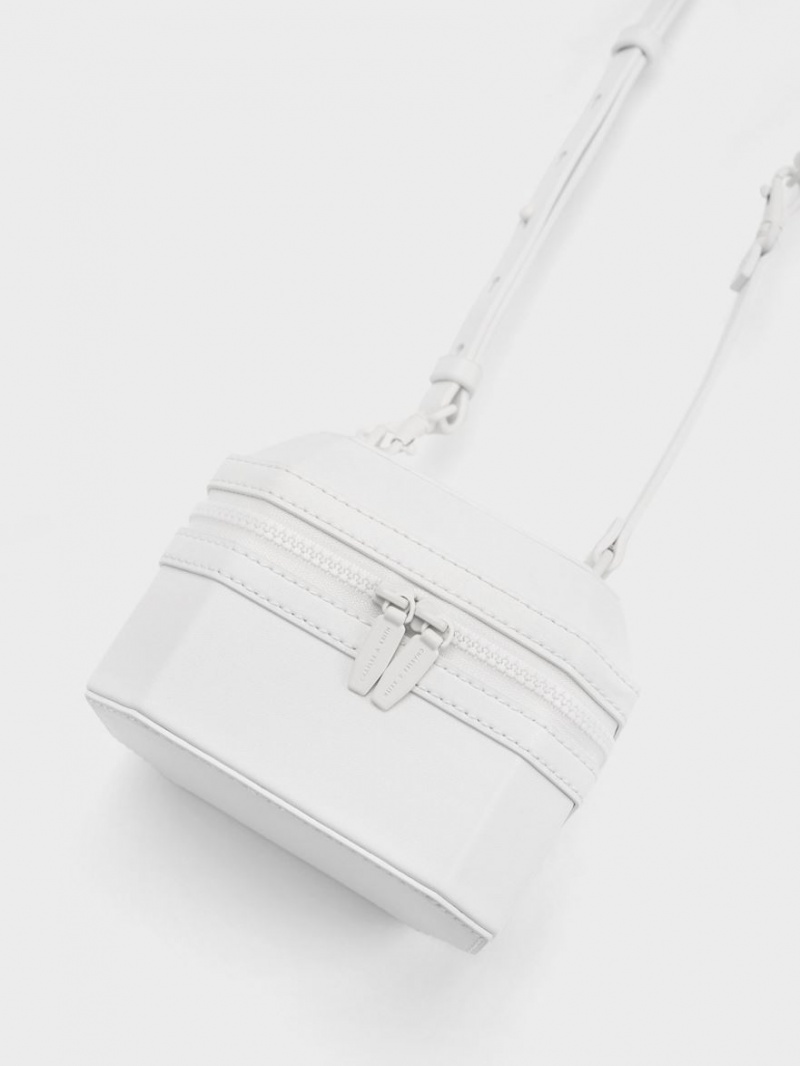 τσαντα χειροσ Charles And Keith Geometric Boxy Top ασπρα | 72513-JRHX
