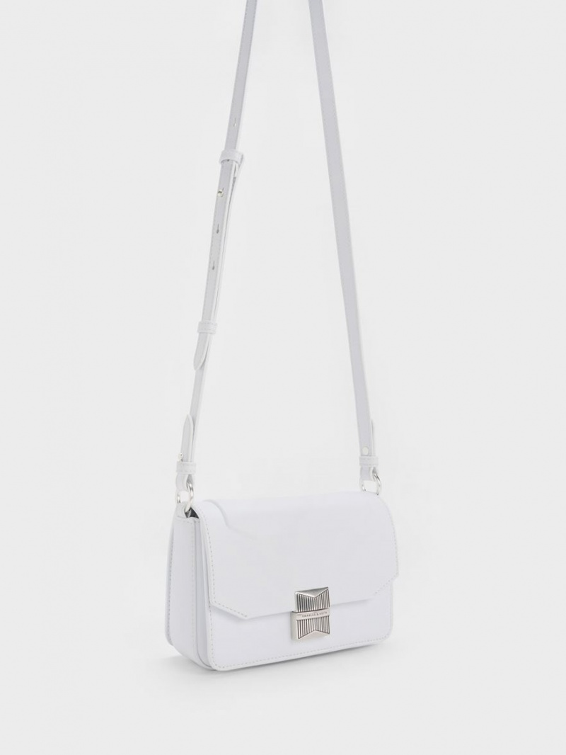 τσάντεσ ώμου Charles And Keith Kalinda Metallic Accent Boxy ασπρα | 28037-UZXW