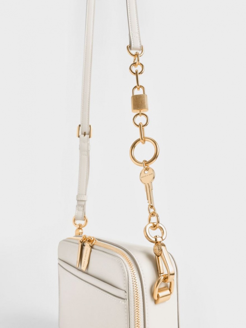 τσαντα χειροσ Charles And Keith Lock & Key Chain κρέμα | 91403-TXMS