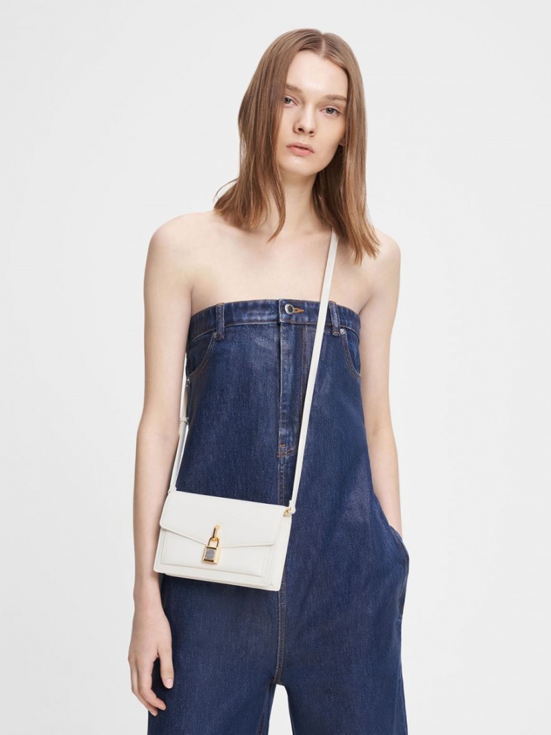 τσάντεσ χιαστί Charles And Keith Padlock Envelope ασπρα | 73259-AVGP