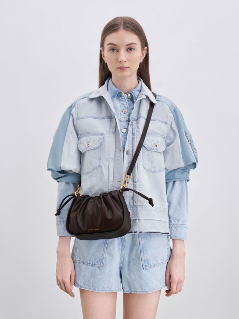 τσάντεσ ώμου Charles And Keith Ruched Chain Handle Drawstring σκούρο καφε | 98412-NGAJ