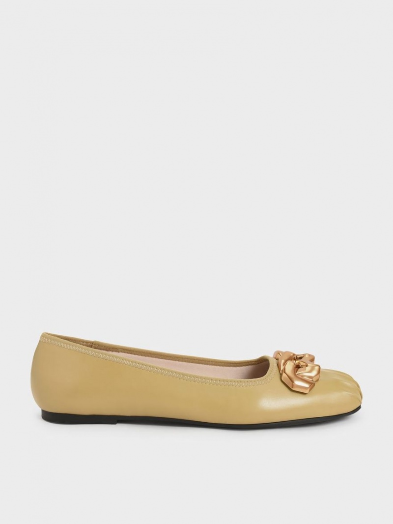 Παπουτσια Μπαλαρινεσ Charles And Keith Ruched Square-toe Χοντρός Chain-Link μουστάρδα | 05763-BACP