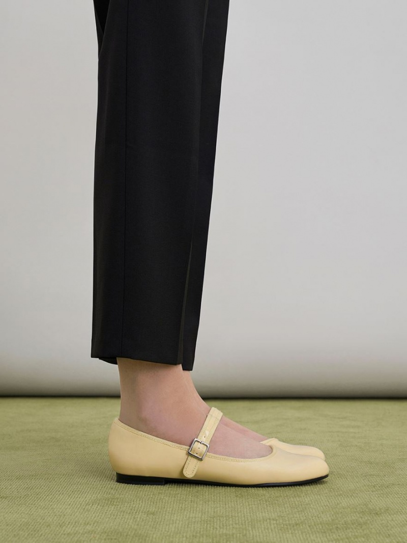 Παπουτσια Μπαλαρινεσ Charles And Keith λουστρινι Buckled Mary Jane κίτρινα | 07945-GADF