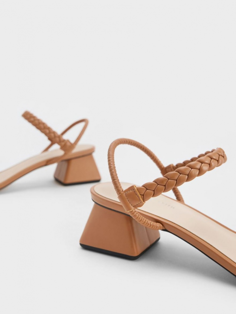 Σανδάλια Με Λουριά Charles And Keith Braided Back καφε | 20519-MQCP