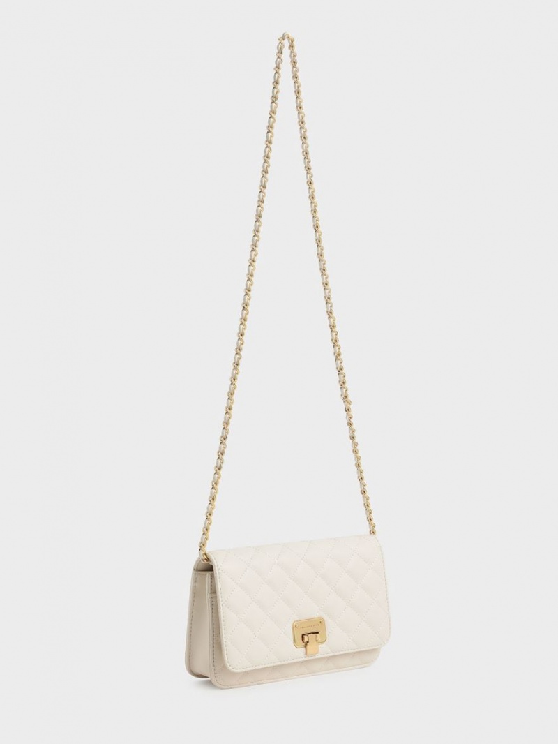 τσάντα clutch Charles And Keith Καπιτονέ Push-Lock κρέμα | 90128-HOKS