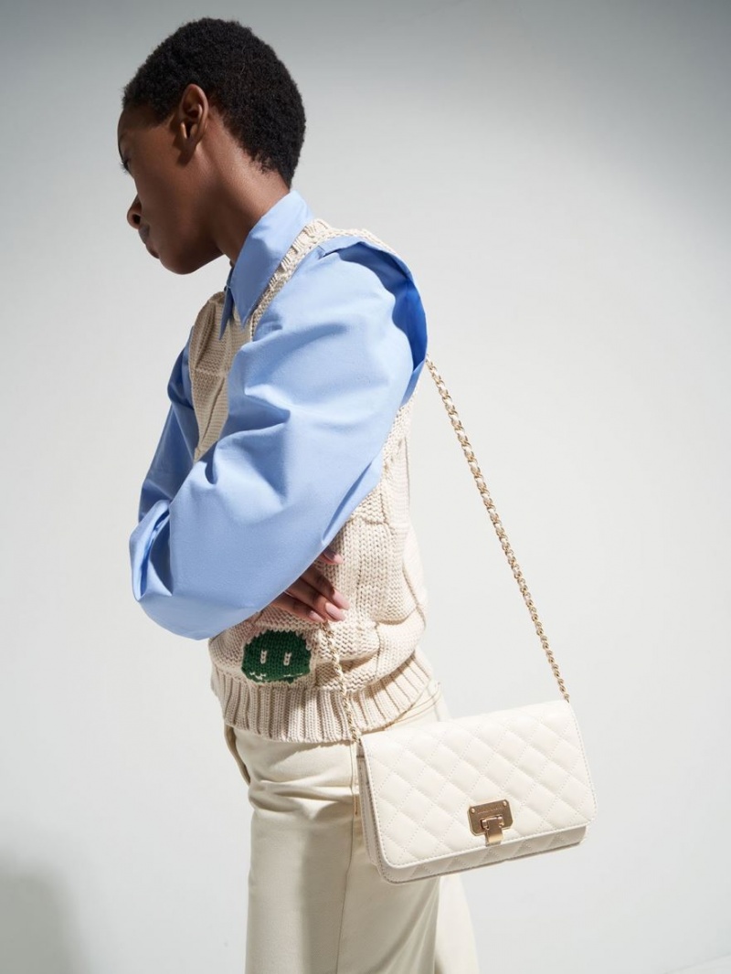 τσάντα clutch Charles And Keith Καπιτονέ Push-Lock κρέμα | 90128-HOKS
