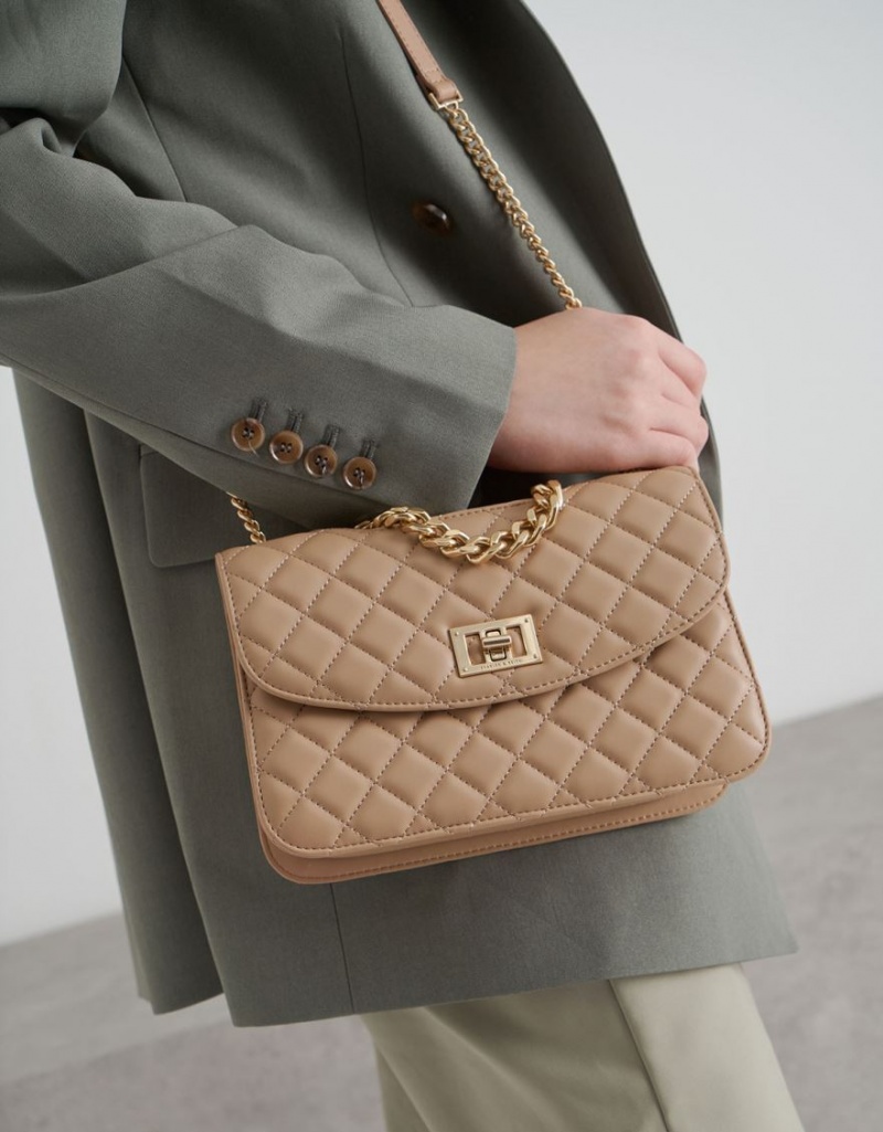 τσάντα clutch Charles And Keith Καπιτονέ Turn-Lock Μπεζ | 01258-MFEZ