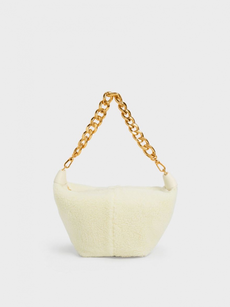 τσάντα hobo Charles And Keith Daki Chain Handle Furry κρέμα | 57301-FOPW
